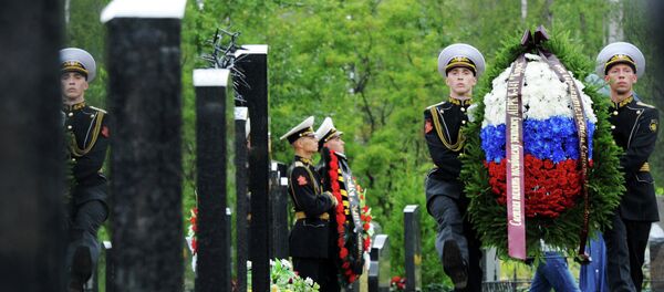 Homenaje a las víctimas de la catástrofe del submarino nuclear Kursk en San Petersburgo - Sputnik Mundo