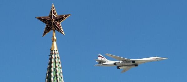 Bombarderos estratégicos Tu-160 durante el ensayo del desfile militar en Moscú - Sputnik Mundo