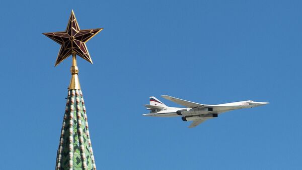 Bombarderos estratégicos Tu-160 durante el ensayo del desfile militar en Moscú - Sputnik Mundo