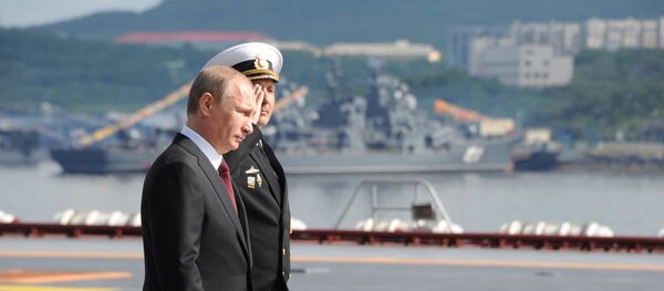 Presidente de Rusia, Vladímir Putin, a bordo del portaaviones Almirante de la Flota de la Unión Soviética Kuznetsov Presidente de Rusia, Vladímir Putin, a bordo del portaaviones Almirante de la Flota de la Unión Soviética Kuznetsov - Sputnik Mundo