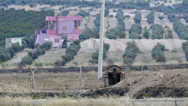 Soldado turco guarda la frontera con Siria - Sputnik Mundo