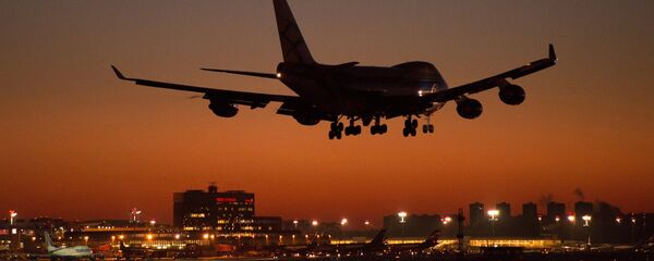Aterrizaje de un avión en el aeropuerto de Sheremétievo de Moscú - Sputnik Mundo