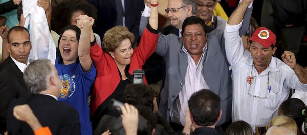 Dilma Rousseff, presidenta de Brasil, durante la reunión con representantes de movimientos sociales - Sputnik Mundo