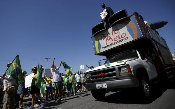 Manifestación contra Rousseff en Copacabana - Sputnik Mundo