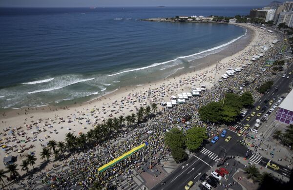 Manifestación contra Rousseff en Copacabana - Sputnik Mundo