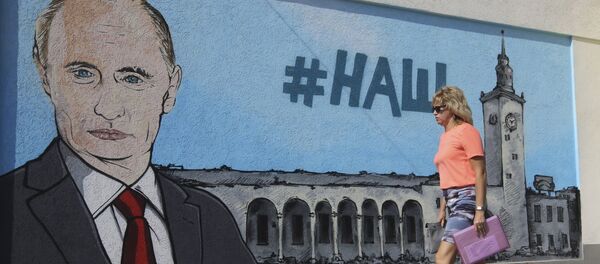 Grafiti con el retrato de Putin y el hashtag #nuestro en Simferópol, Crimea Grafiti con el retrato de Putin y el hashtag #nuestro en Simferópol, Crimea - Sputnik Mundo