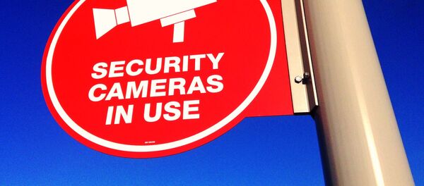 Cartela advierte de una cámara de vigilanсia - Sputnik Mundo