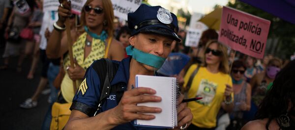 Protesta contra la 'ley mordaza' en Madrid, el 30 de junio, 2015 - Sputnik Mundo