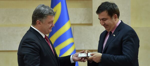 Presidente de Ucrania, Petró Poroshenko y gobernador de la región de Odesa, Mijaíl Saakashvili - Sputnik Mundo