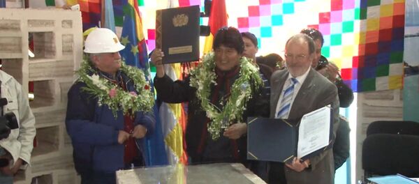 Evo Morales inaugura una planta de litio en el salar más grande del mundo - Sputnik Mundo