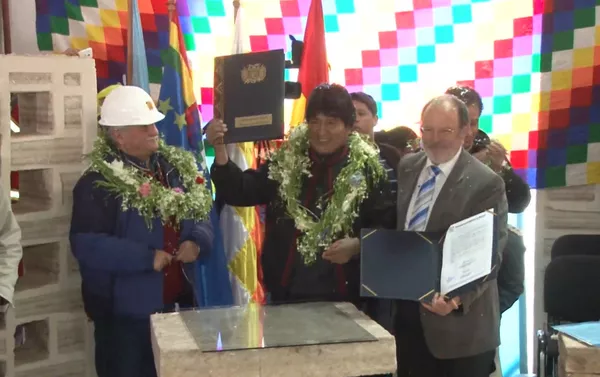 Evo Morales inaugura una planta de litio en el salar más grande del mundo Evo Morales inaugura una planta de litio en el salar más grande del mundo - Sputnik Mundo
