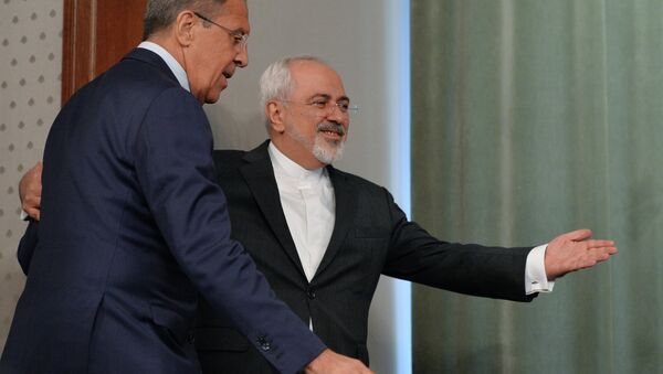 Serguéi Lavrov, ministro de Asuntos Exteriores de Rusia, y Mohamad Yavad Zarif, ministro de Asuntos Exteriores de Irán, el 17 de agosto, 2015 Serguéi Lavrov, ministro de Asuntos Exteriores de Rusia, y Mohamad Yavad Zarif, ministro de Asuntos Exteriores de Irán, el 17 de agosto, 2015 - Sputnik Mundo