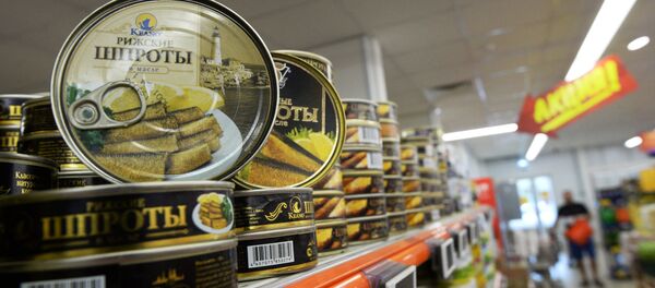 Conservas de sardinas ahumadas en aceite letones, sujetas al embargo alimentario ruso - Sputnik Mundo