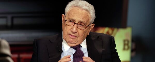 Former U.S. Secretary of State Henry Kissinger is interviewed by Neil Cavuto on his Cavuto Coast to Coast program, on the Fox Business Network, in New York, Friday, June 5, 2015. Former U.S. Secretary of State Henry Kissinger is interviewed by Neil Cavuto on his Cavuto Coast to Coast program, on the Fox Business Network, in New York, Friday, June 5, 2015. - Sputnik Mundo