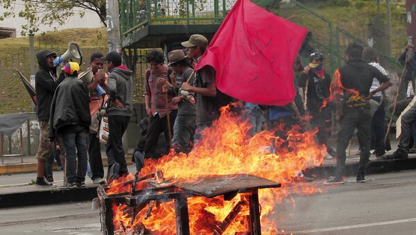 Manifestantes en Quito, Ecuador - Sputnik Mundo