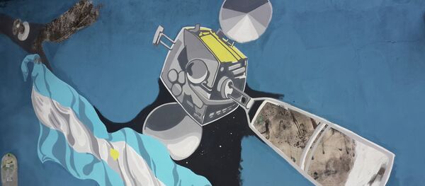 Mural pintado en Buenos Aires con motivo del lanzamiento en 2014 del satélite ARSAT-1 Mural pintado en Buenos Aires con motivo del lanzamiento en 2014 del satélite ARSAT-1 - Sputnik Mundo