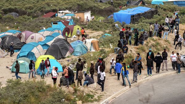 Migrantes en Calais - Sputnik Mundo