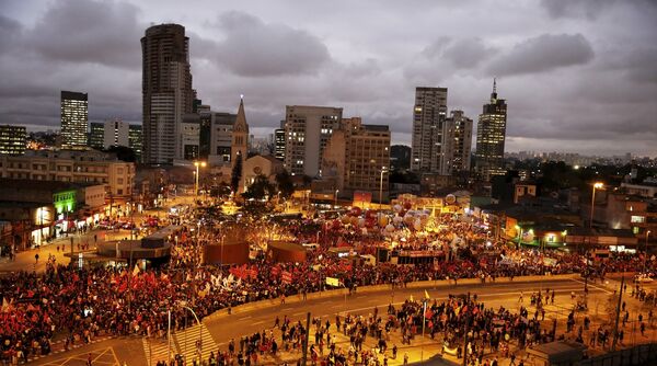 Los manifestantes defienden el Gobierno de Rousseff en Sao Paulo - Sputnik Mundo