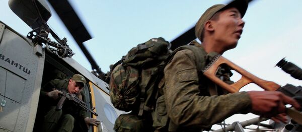 Marines rusos durante los ejercicios - Sputnik Mundo