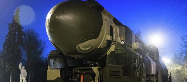 La lanzadera de misiles Tópol (Archivo) - Sputnik Mundo