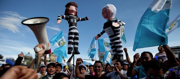 Manifestantes exigen dimisión del presidente de Guatemala - Sputnik Mundo