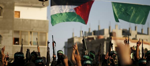 Palestinian Hamas militants take part in a military parade marking the first anniversary of the killing of Hamas's military commanders Mohammed Abu Shammala and Raed al-Attar, in Rafah in the southern Gaza Strip August 21, 2015. - Sputnik Mundo