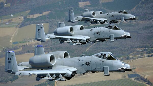 Tres aviones de ataque A-10 Thunderbolt - Sputnik Mundo