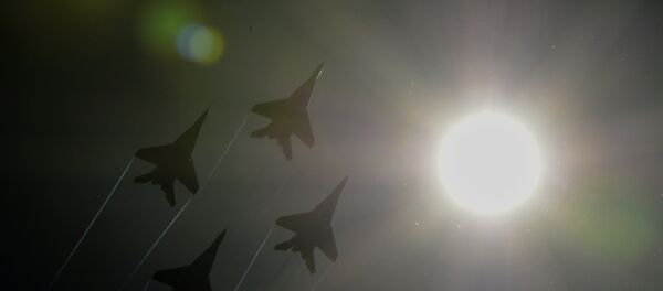 Los Strizhí durante una presentación acrobática - Sputnik Mundo