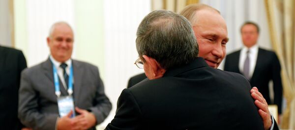Vladímir Putin, presidente de Rusia, y Raul Castro, presidente de Cuba (archivo) - Sputnik Mundo