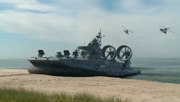 El mayor aerodeslizador del mundo abre un evento militar en Rusia - Sputnik Mundo