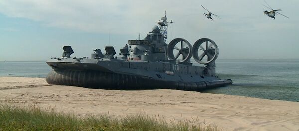 El mayor aerodeslizador del mundo abre un evento militar en Rusia El mayor aerodeslizador del mundo abre un evento militar en Rusia - Sputnik Mundo