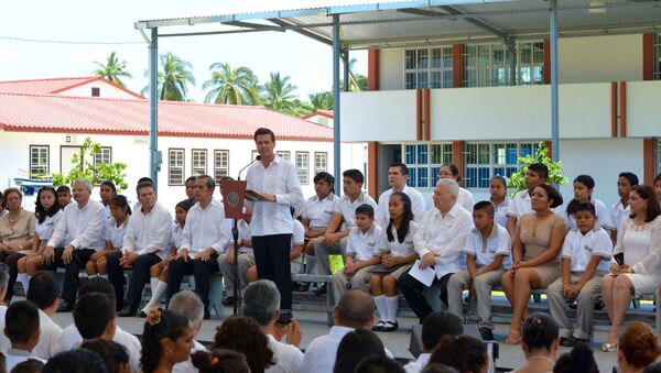 El presidente de México, Enrique Peña, inaugura  el ciclo escolar 2015-2016 - Sputnik Mundo