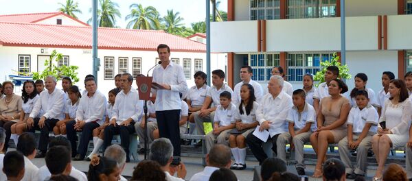 El presidente de México, Enrique Peña, inaugura  el ciclo escolar 2015-2016 - Sputnik Mundo