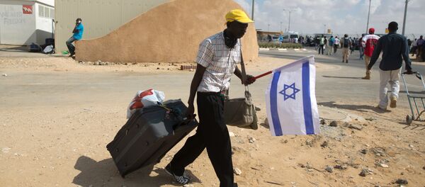 Un migrante africano Un migrante africano - Sputnik Mundo