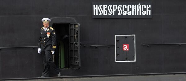Un oficial en la cubierta del submarino Novorossiysk - Sputnik Mundo