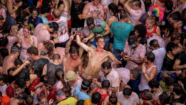 La fiesta de la Tomatina en España - Sputnik Mundo