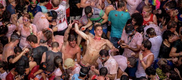La fiesta de la Tomatina en España - Sputnik Mundo