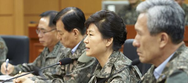 Presidente de República de Corea, Park Geun-hye, y los dirigentes militares Presidente de República de Corea, Park Geun-hye, y los dirigentes militares - Sputnik Mundo