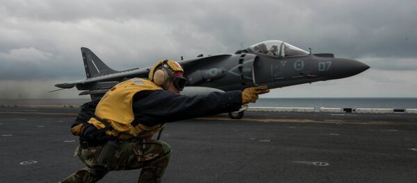 AV-8B Harrier despega de USS Bonhomme cerca las costas de península de Corea - Sputnik Mundo