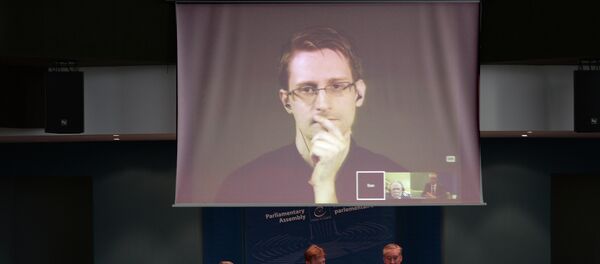 Edward Snowden, exempleado de la NSA y de Agencia Central de Inteligencia (CIA) - Sputnik Mundo