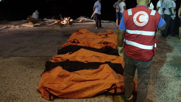 Los cuerpos de los refugiados ahogados cerca de la ciudad libia de Zuara - Sputnik Mundo