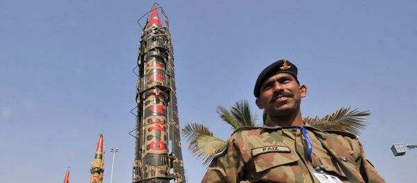 Misil nuclear de Fuerzas Armadas de Pakistán presentado en la Exposición Internacional de Defensa en la ciudad de Karachi, Pakistán - Sputnik Mundo