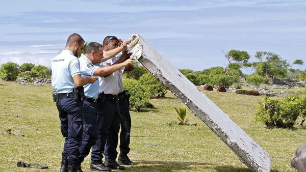 Fragmento del avión del vuelo MH370 - Sputnik Mundo