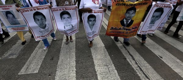 Fotos de 43 estudiantes desaparesidos - Sputnik Mundo