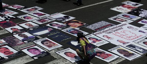 Mapa con imágenes de personas desaparecidas en México (archivo) - Sputnik Mundo