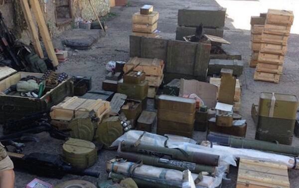 Armamento y municiones ilegales Armamento y municiones ilegales - Sputnik Mundo