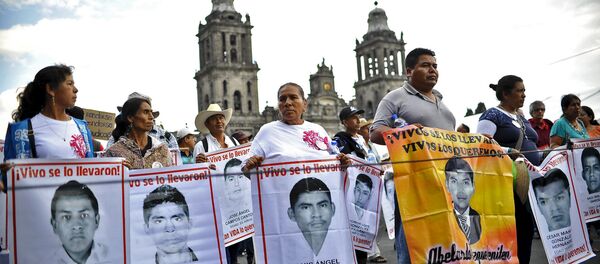 Demostración en memoria de desaparición de estudiantes en Iguala - Sputnik Mundo