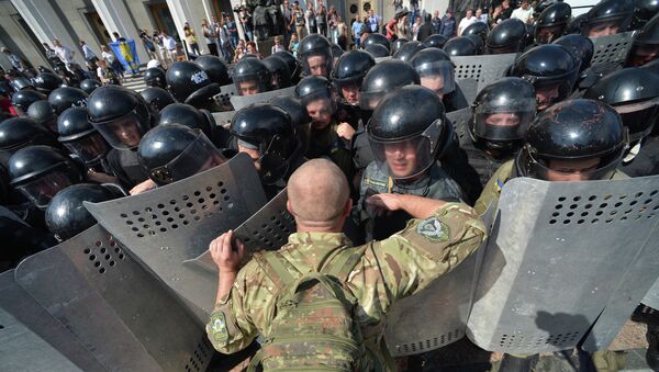 Enfrentamientos en Kiev, el 31 de agosto, 2015 - Sputnik Mundo