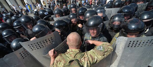 Enfrentamientos en Kiev, el 31 de agosto, 2015 - Sputnik Mundo