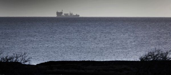 Rowan Renaissance, barco de la compañía española Repsol, explora petróleo y gas cerca de las Islas Canarias (archivo) Rowan Renaissance, barco de la compañía española Repsol, explora petróleo y gas cerca de las Islas Canarias (archivo) - Sputnik Mundo